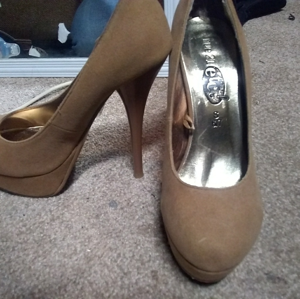 Tan stiletto